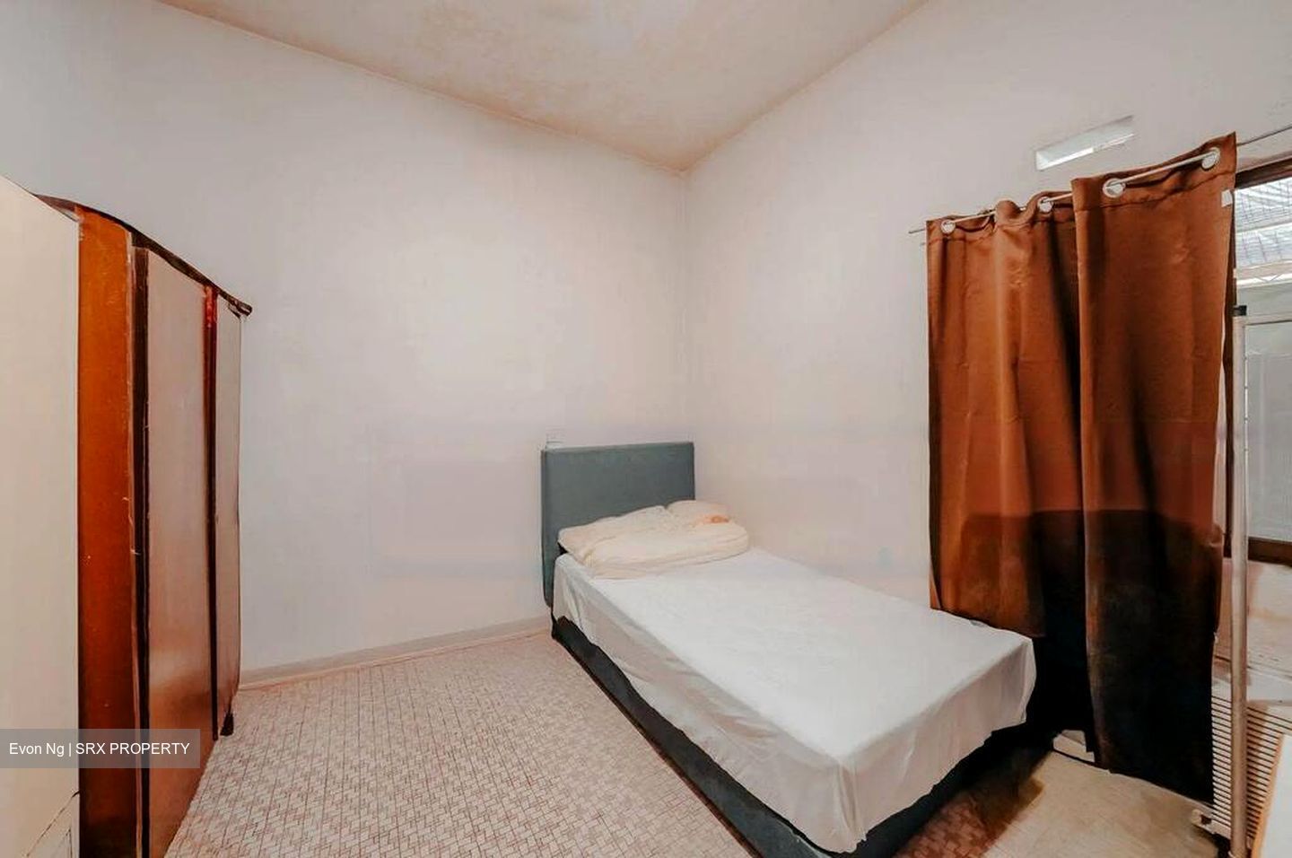 Charlton Park (D19), Terrace #496702561